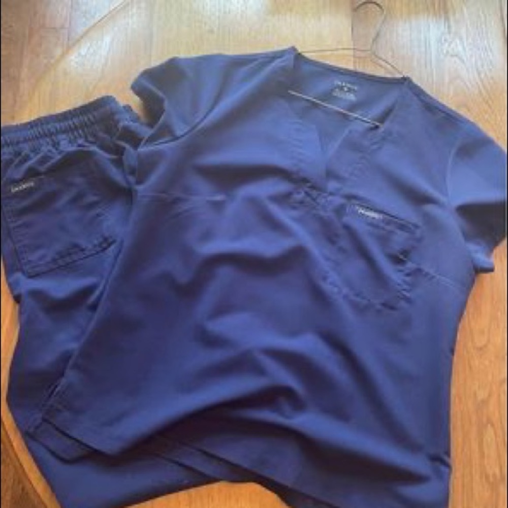 Jaanuu Scrub Set